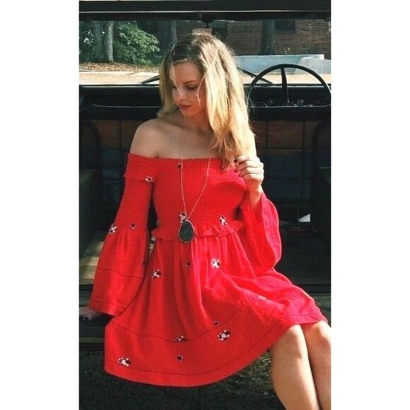 Free People counting daisies Red Embroidered Off-Shoulder Bell Sleeve Dress S - Picture 8 of 8